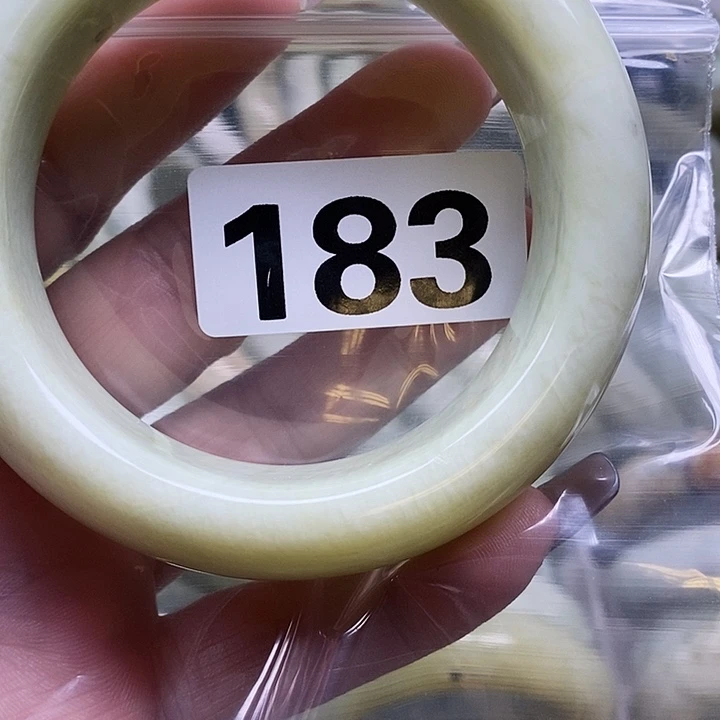 多***菜蛇纹石玉未镶嵌手镯