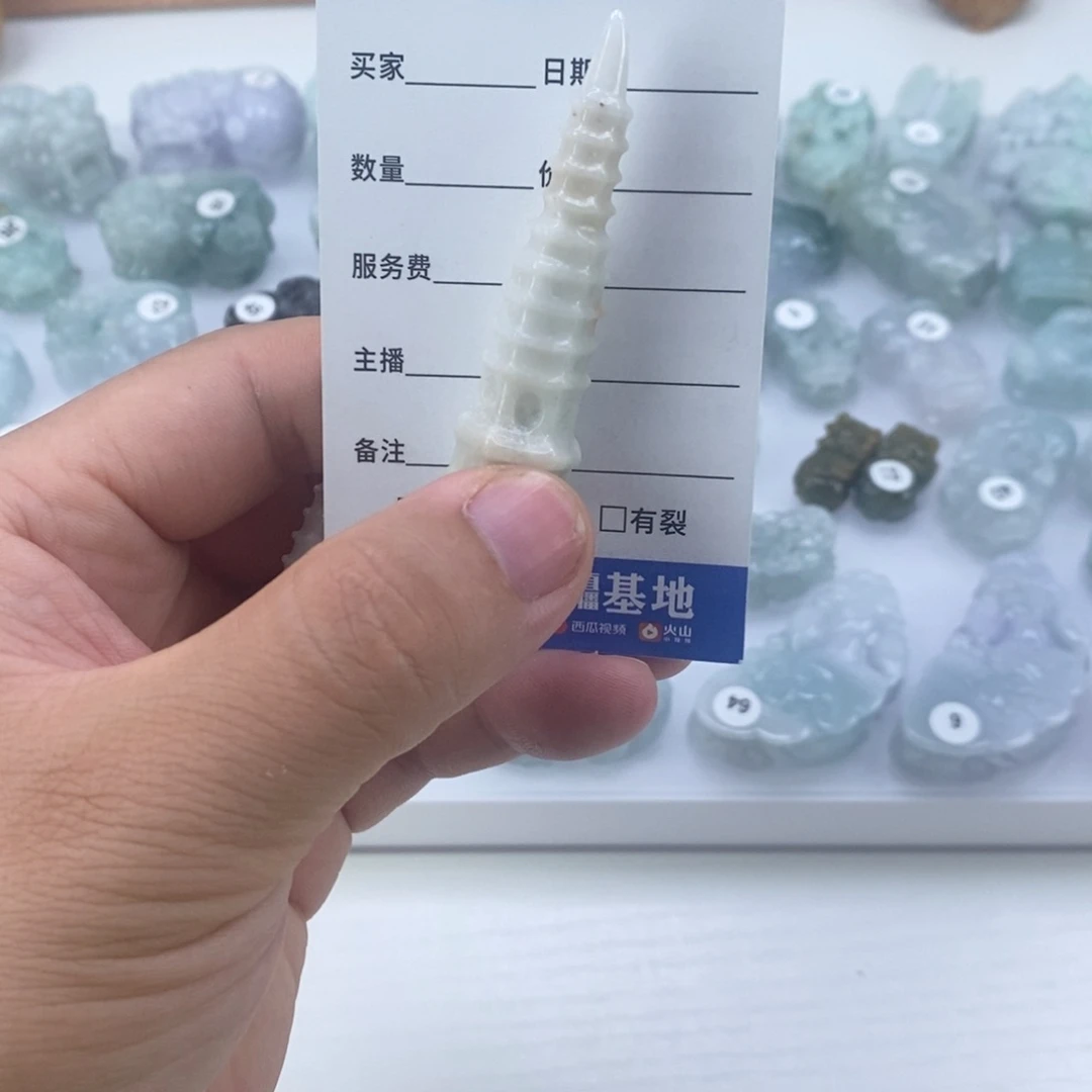 翡翠摆件未镶嵌宝塔