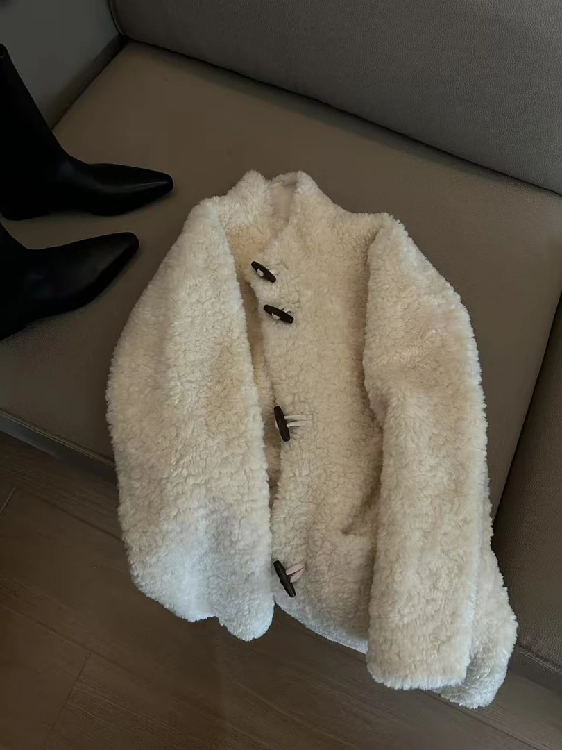 ZCANAL高品质复古牛角扣皮毛一体