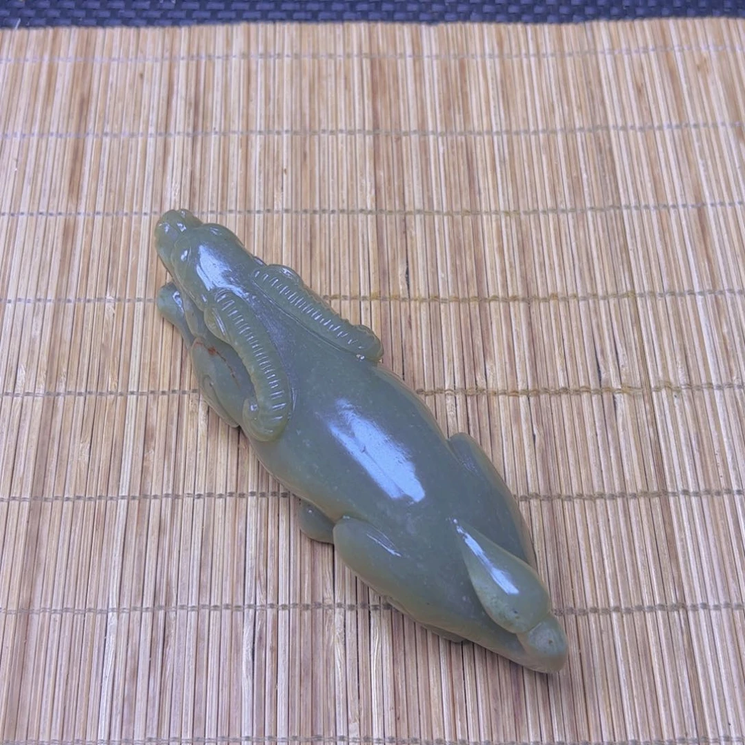 和田玉未镶嵌把件