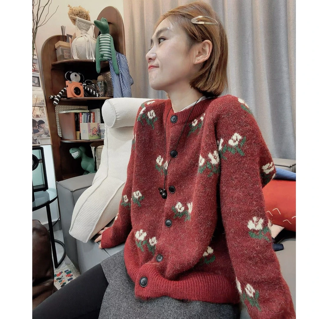 新款秋冬韩系复古软糯百搭花朵毛衣开衫女