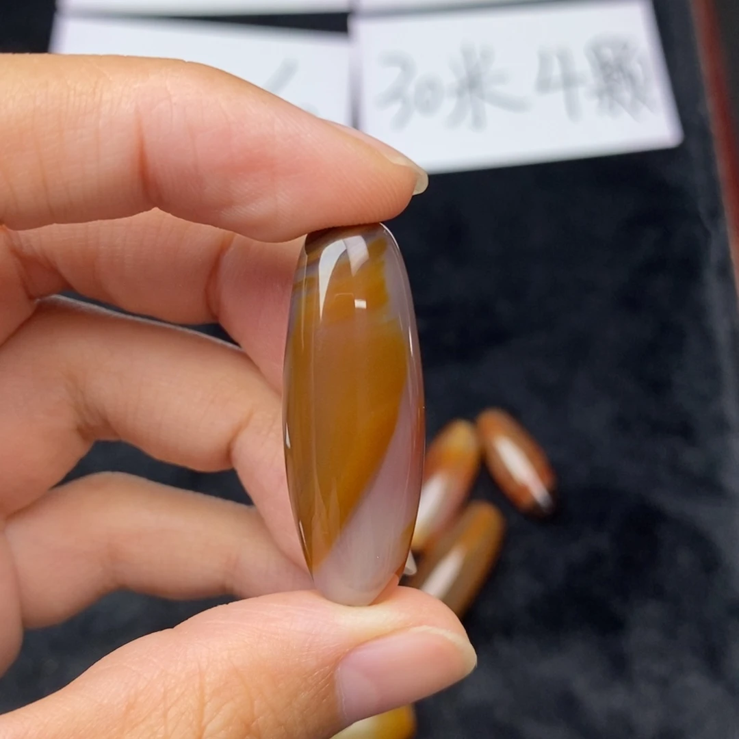 皮***Y玛瑙/玉髓颈饰未镶嵌