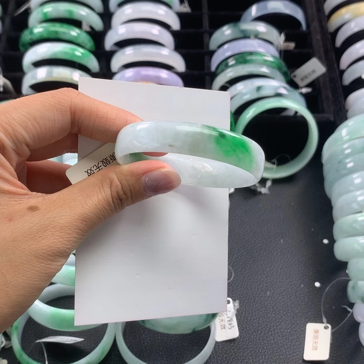 翡翠手镯未镶嵌公主