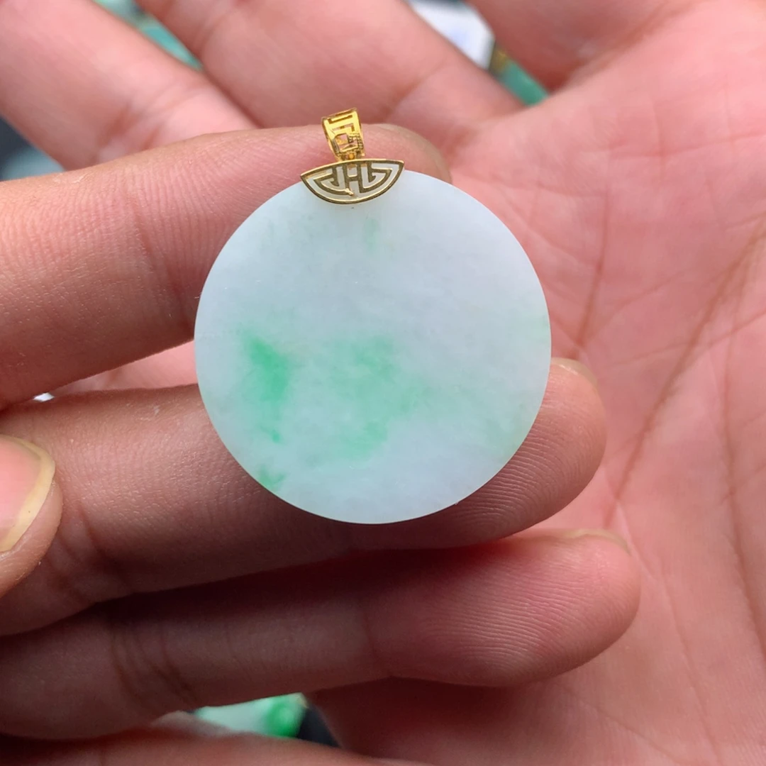 翡翠18K金镶嵌颈饰无事牌