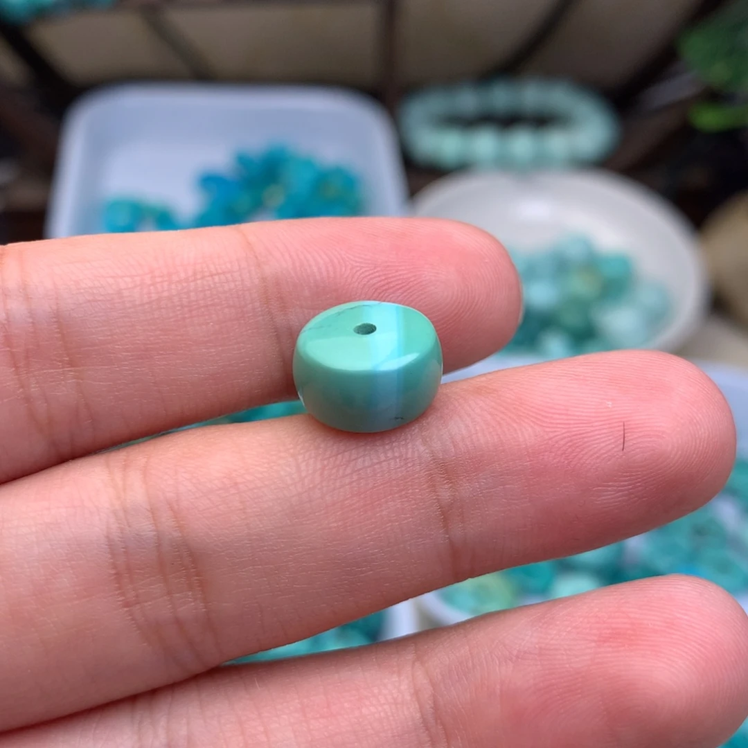 逸***风绿松石未镶嵌珠宝奇石