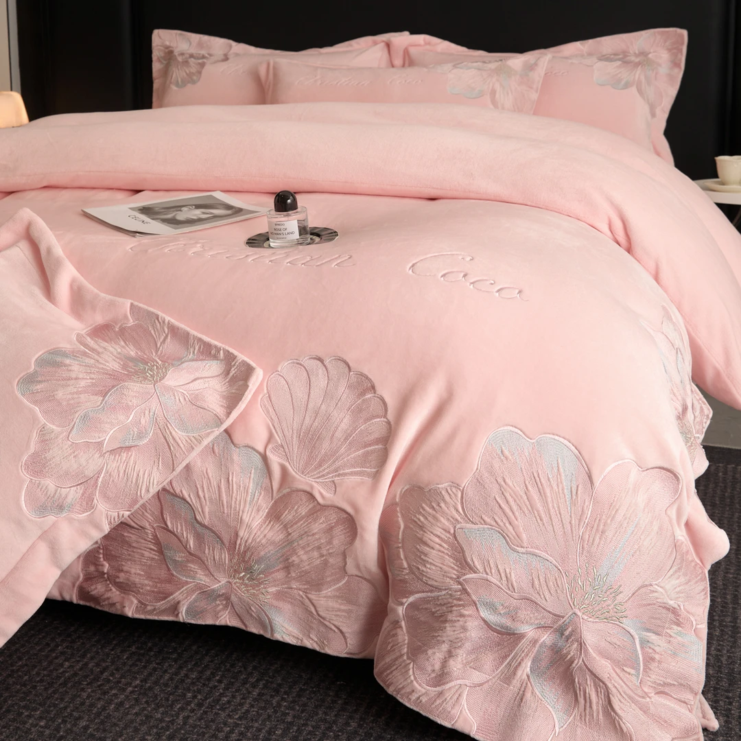 高级感牛奶绒加厚保暖四件套秋冬季轻奢裸睡刺绣被套床单床上用品