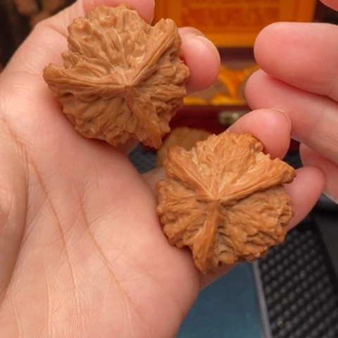吊坠文玩核桃：*三棱39全品