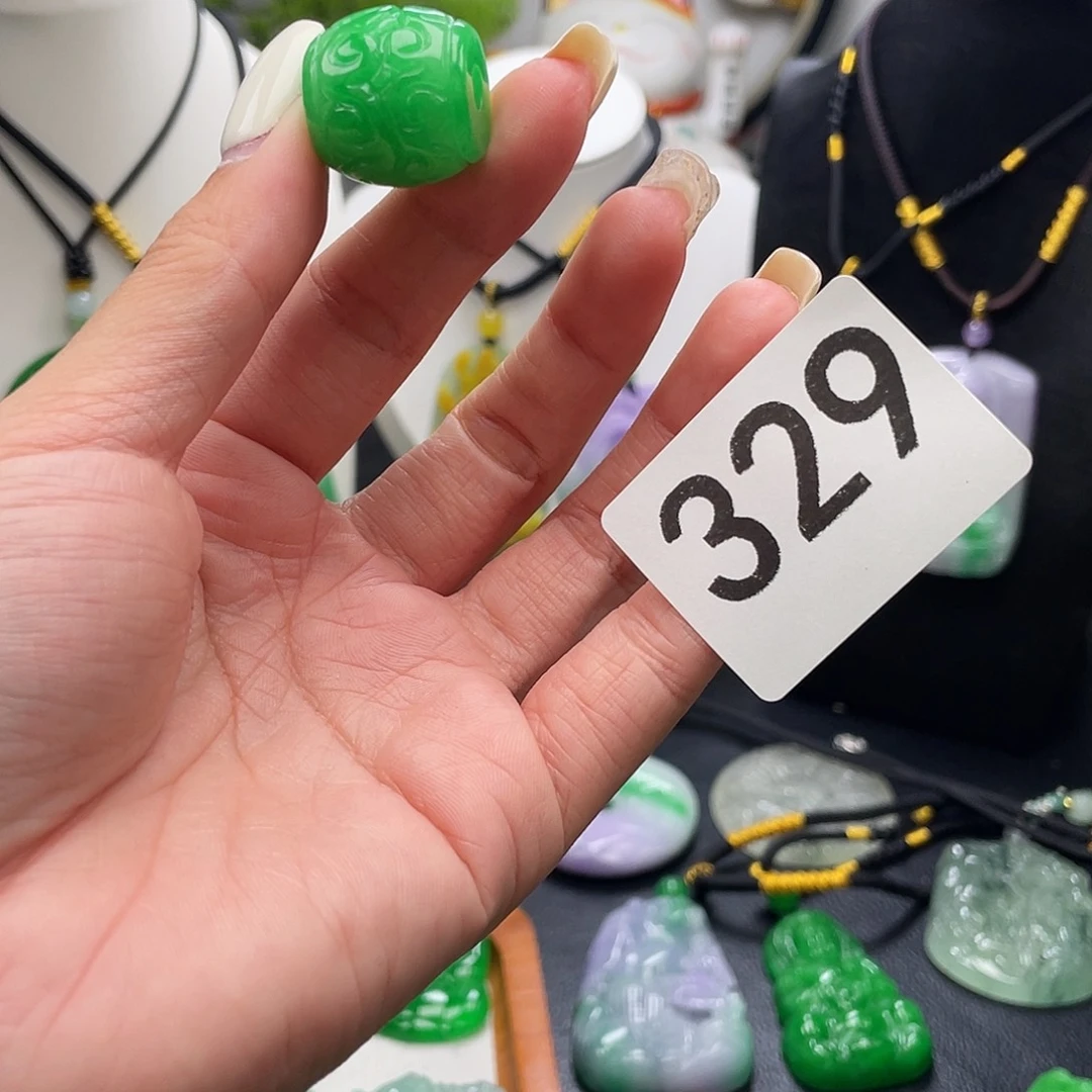 吊坠(赠链)未镶嵌翡翠