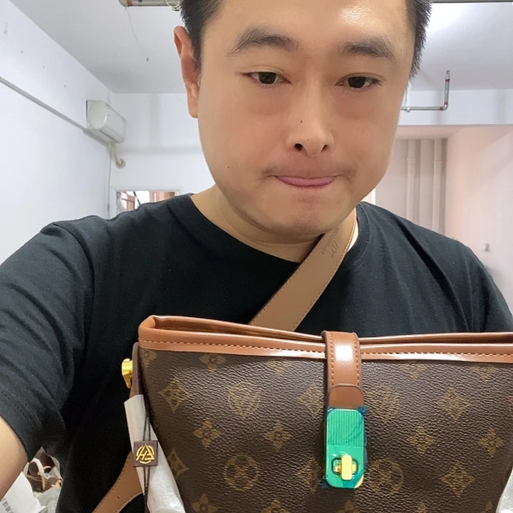 黄牛皮（革）鳄鱼皮（革）犏牛皮（革）