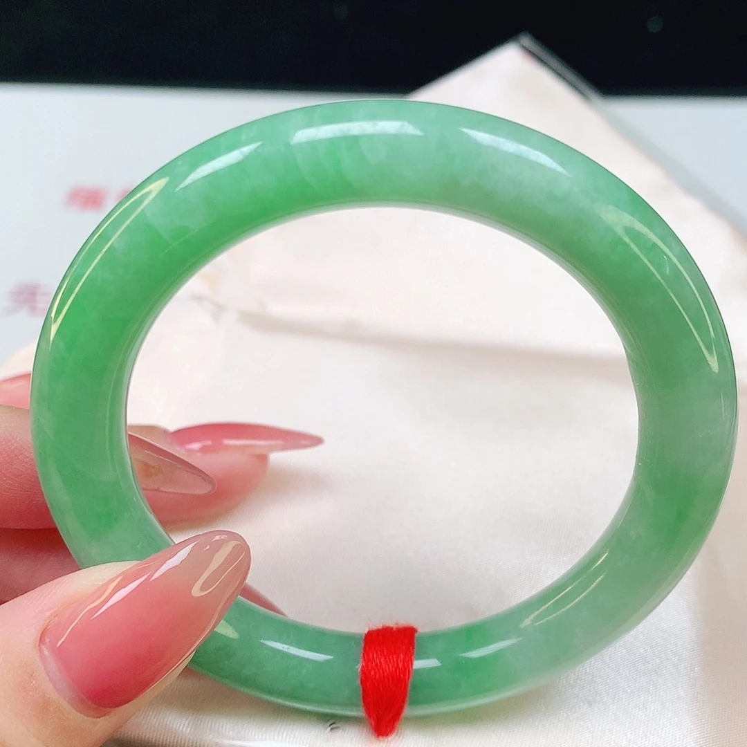 翡翠手镯未镶嵌天然翡翠310