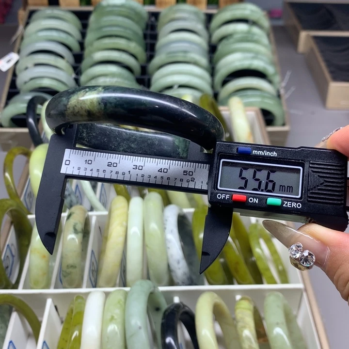 未镶嵌蛇纹石玉手镯74