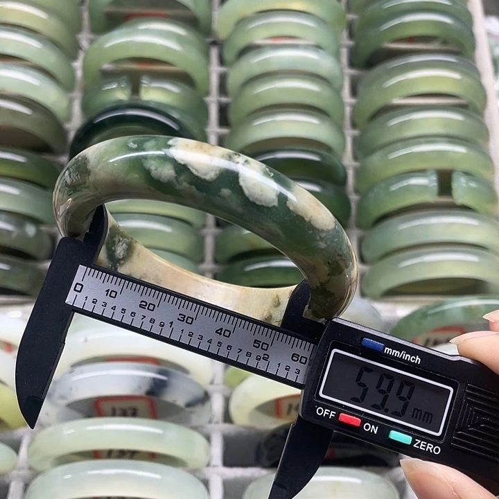 蛇纹石玉未镶嵌手镯129