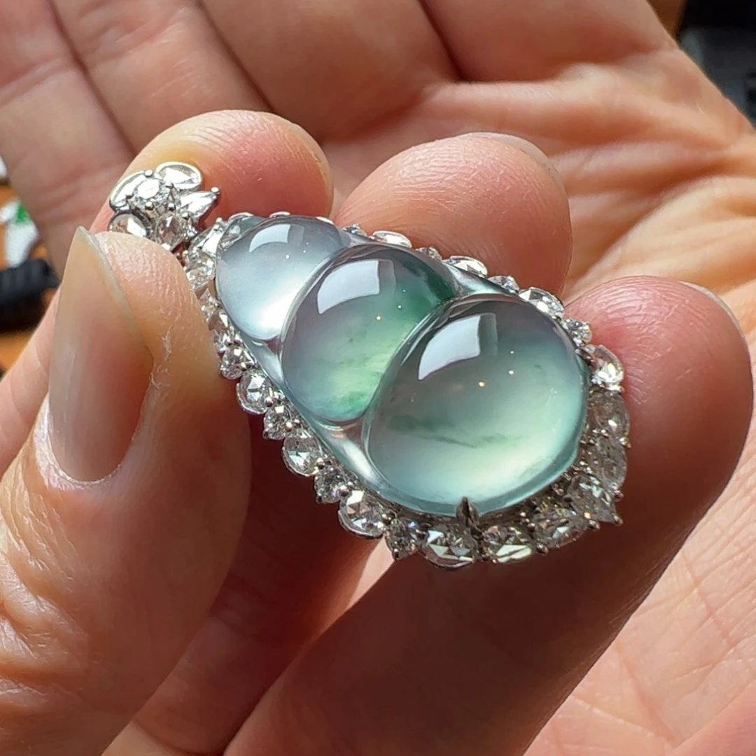 翡翠18K金镶嵌颈饰缅料天然翡翠A货