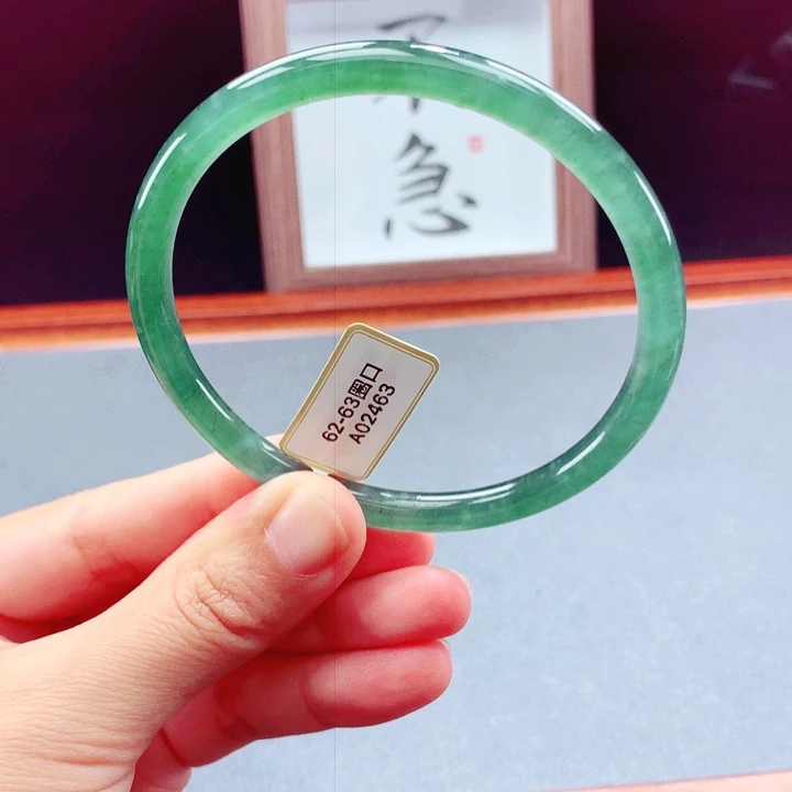 未镶嵌手镯翡翠圆镯