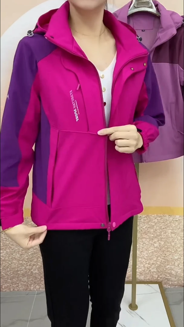 2025年春秋新款女士大码冲锋衣加内衬时尚休闲连帽妈妈装