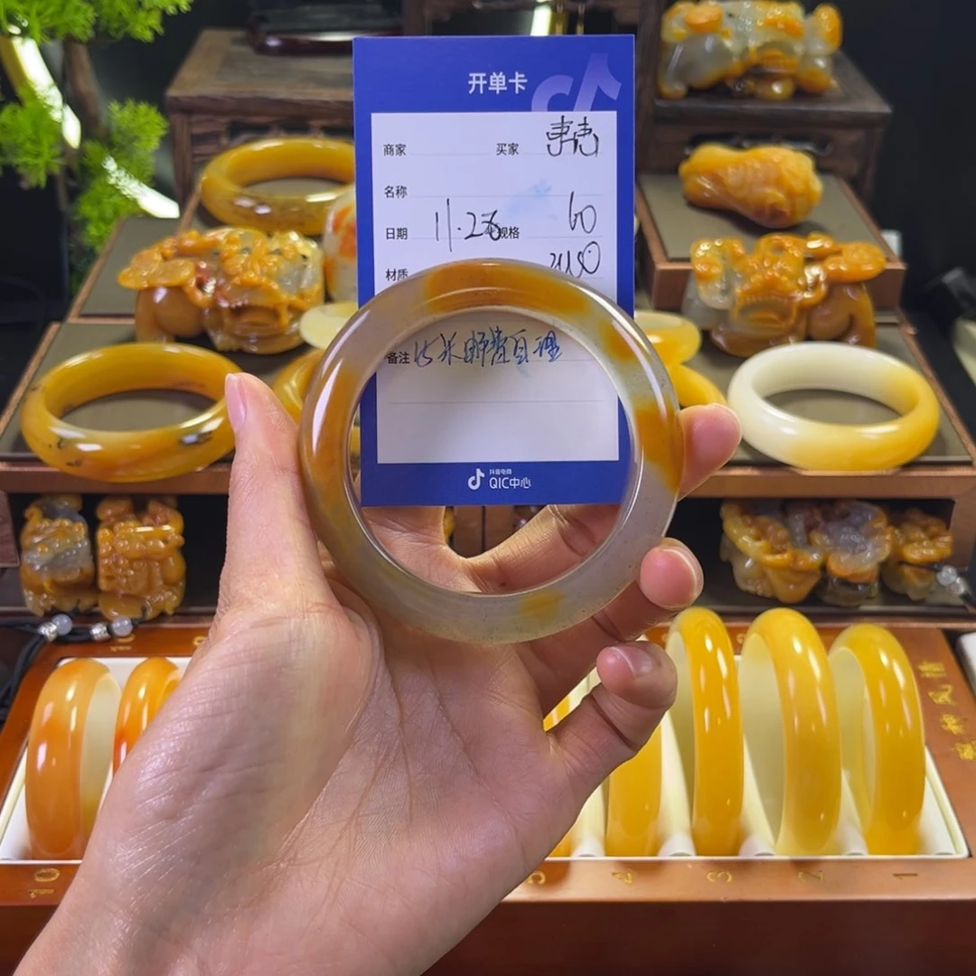 未镶嵌手镯石英质玉惠*