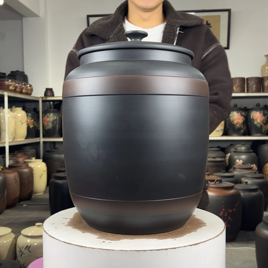 15升水缸。盖子有孔的