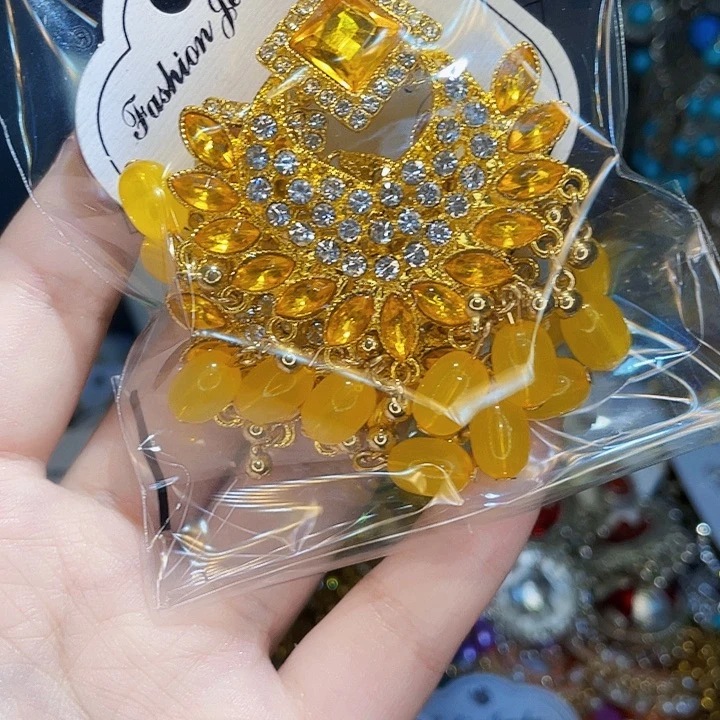晴***肉铁合金合金锆石耳坠
