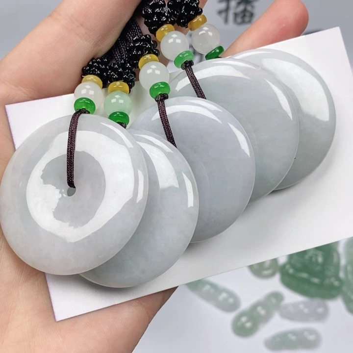 翡翠未镶嵌颈饰平安扣