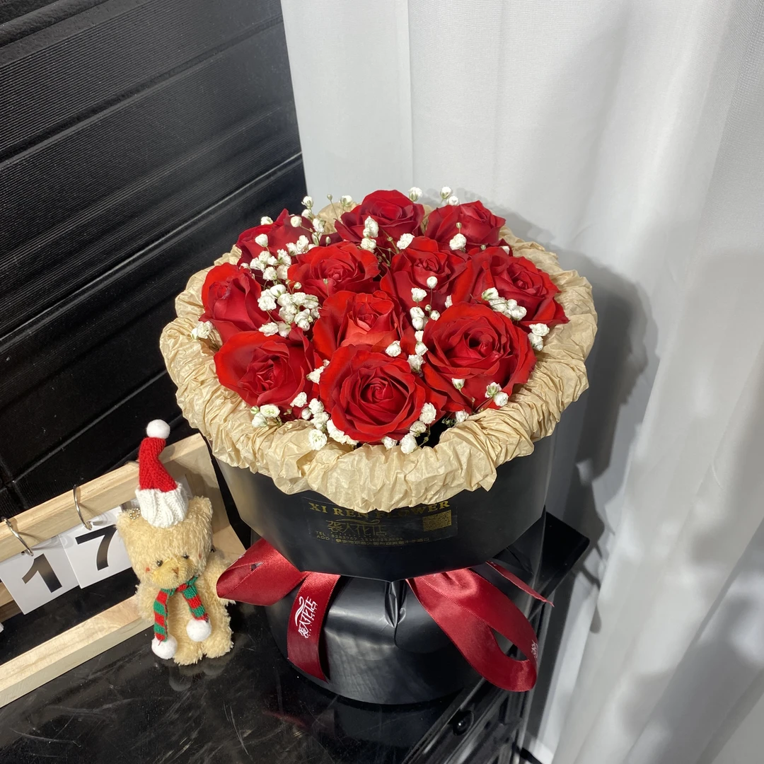 【情满心扉】11朵红玫瑰白色满天星小香风鲜花花束