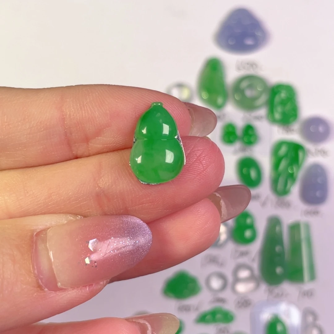 翡翠未镶嵌颈饰裸石