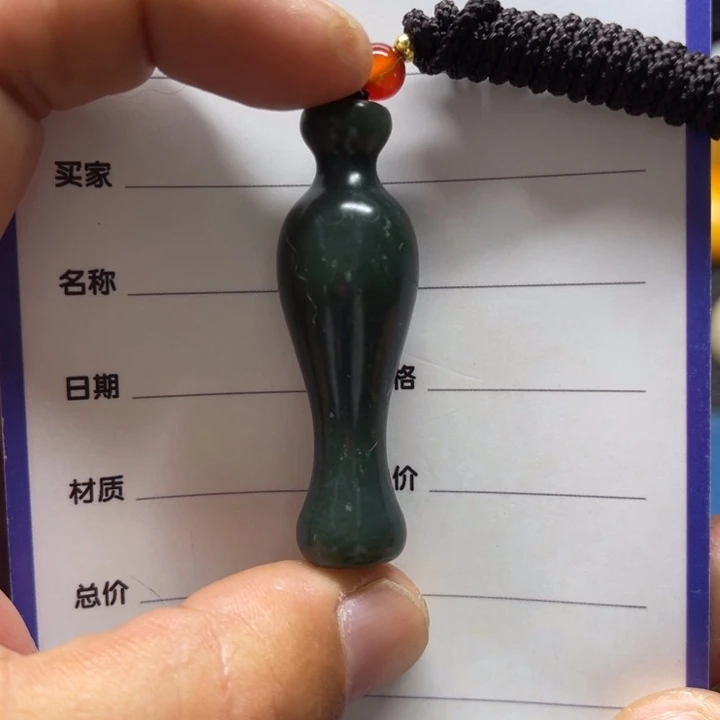 哥***懂颈饰未镶嵌和田玉