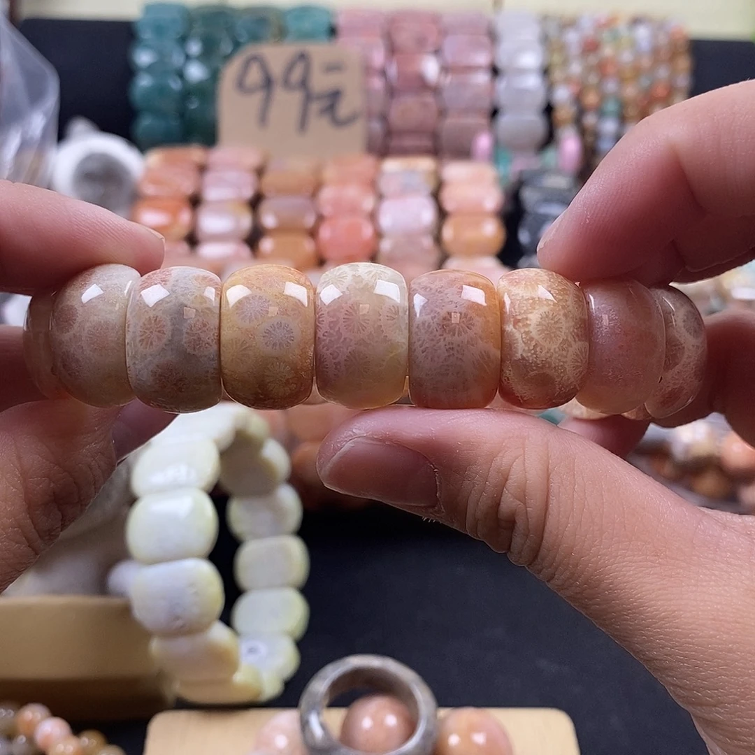 硅化珊瑚（珊瑚玉）未镶嵌手牌透花 33号