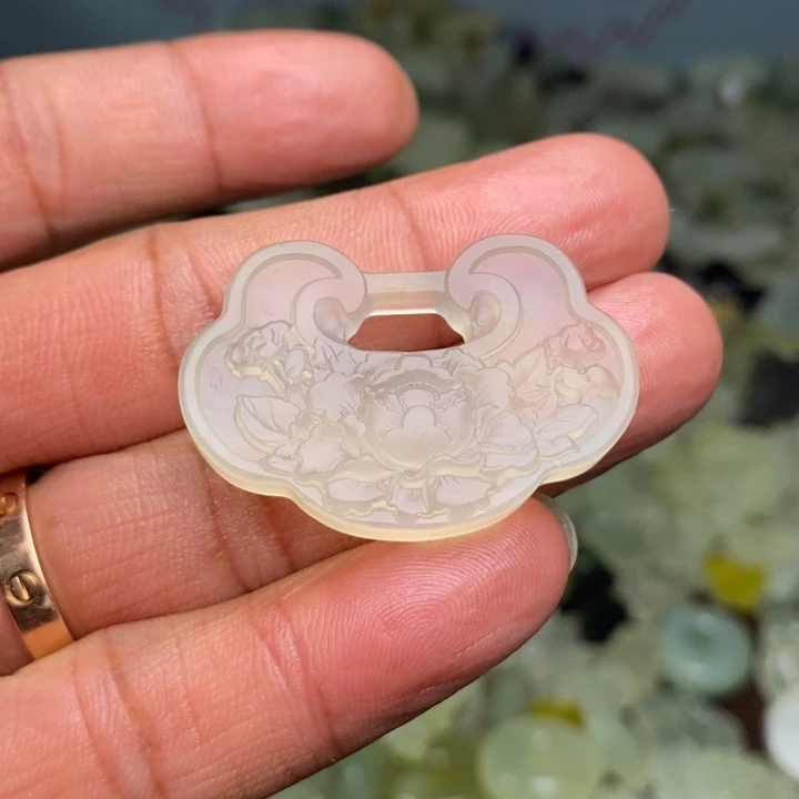 蛇纹石玉颈饰合金214