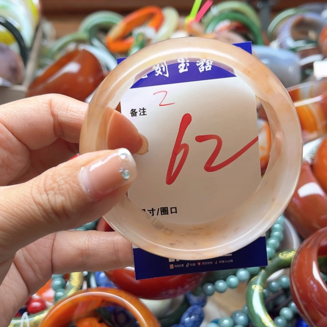 未镶嵌手镯石英岩玉