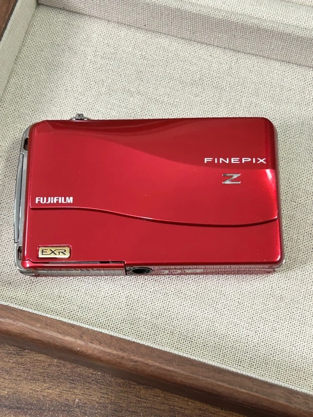 9新 Fujifilm/富士 z700 红色 日版无中文 1200w像素 滑盖开关机