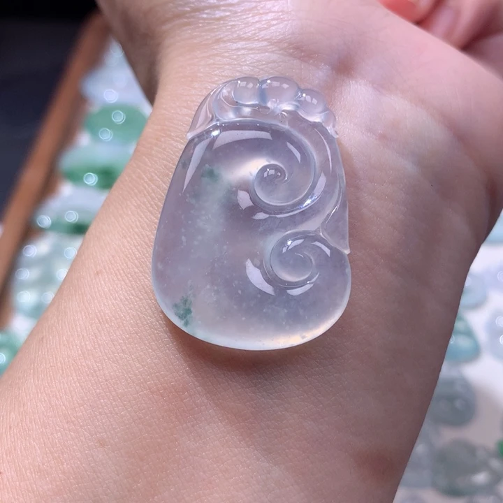 颈饰未镶嵌翡翠高冰飘花大如意