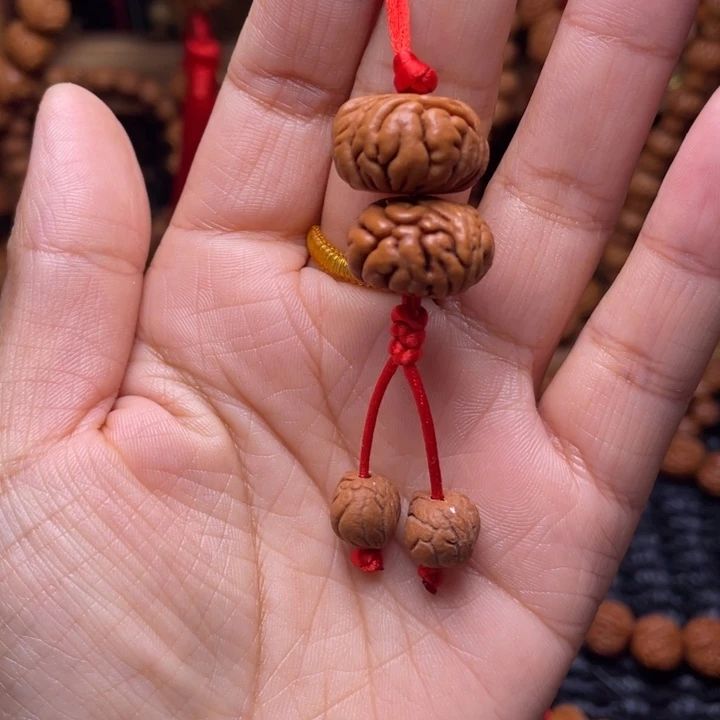 木质类龙纹桃枭挂件