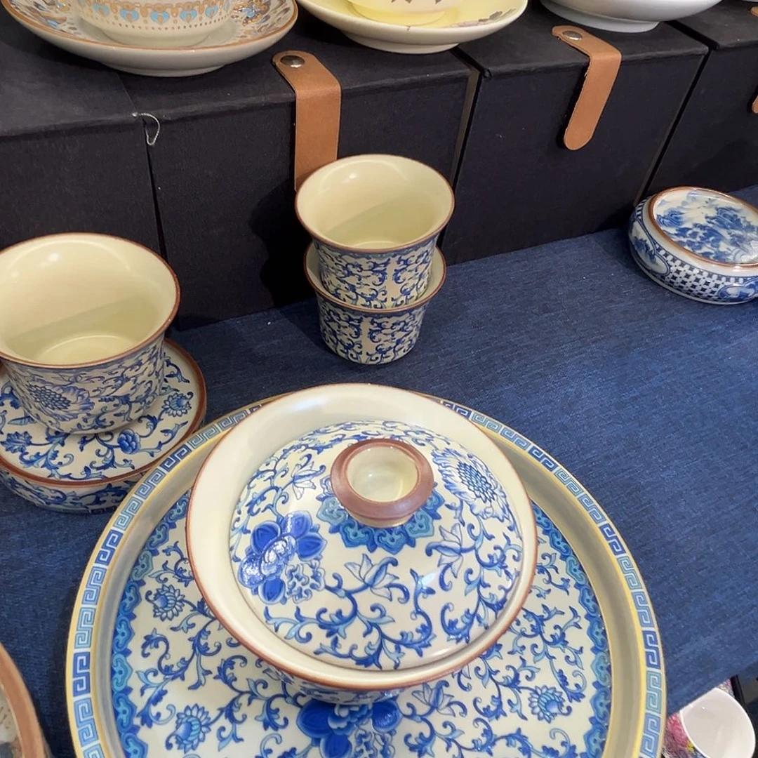 这些盖碗很漂亮！！！