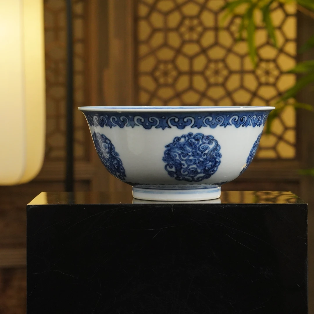 如意团花纹碗（口径14.8cm）