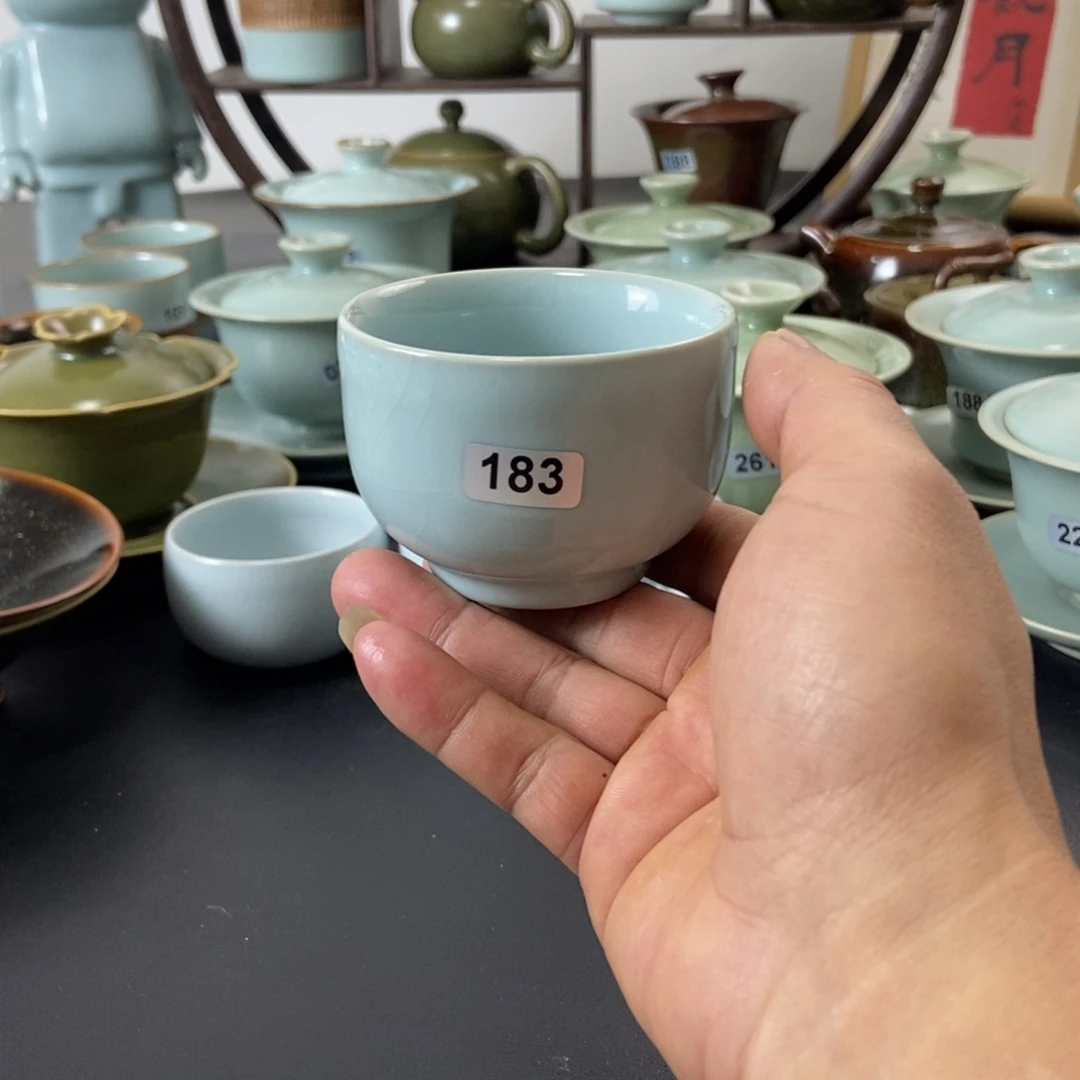 微瑕天青釉手工罗汉杯