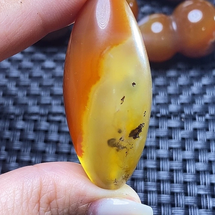 鸿***李玛瑙/玉髓未镶嵌颈饰