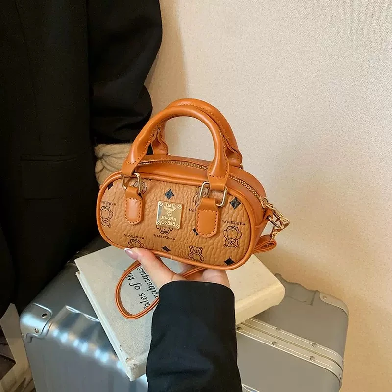 网红儿童包包2025新款洋气小熊女童手提包百搭小女孩斜挎包配饰包