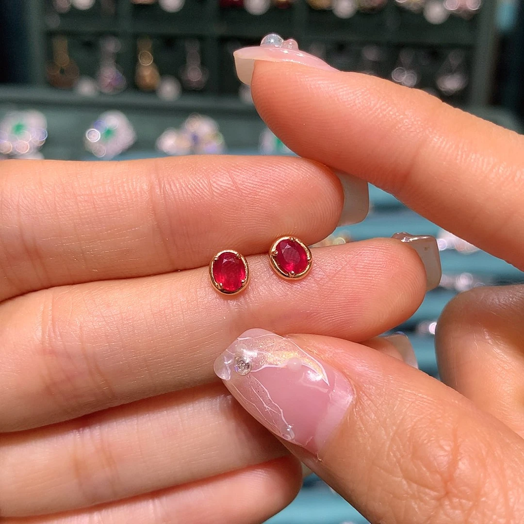 红宝石耳饰18K金镶嵌