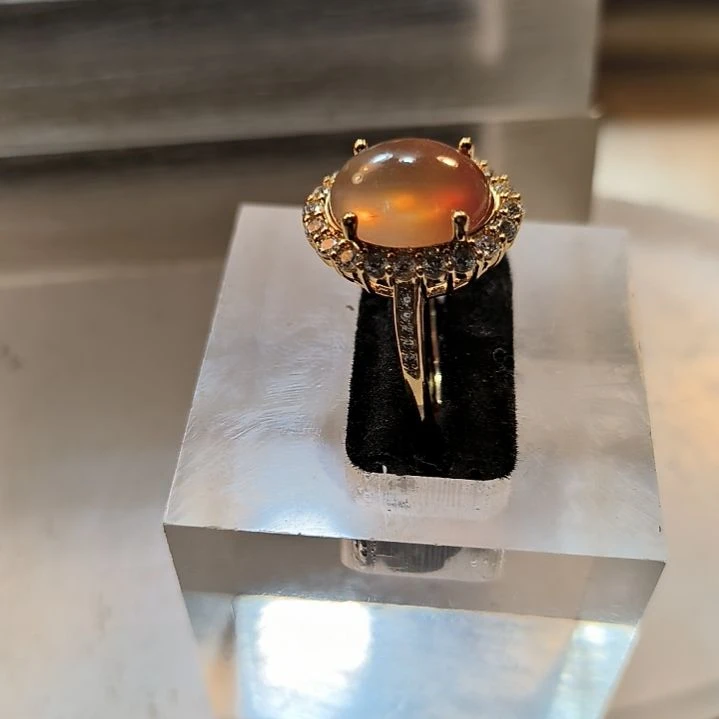 余***石英岩玉未镶嵌戒面