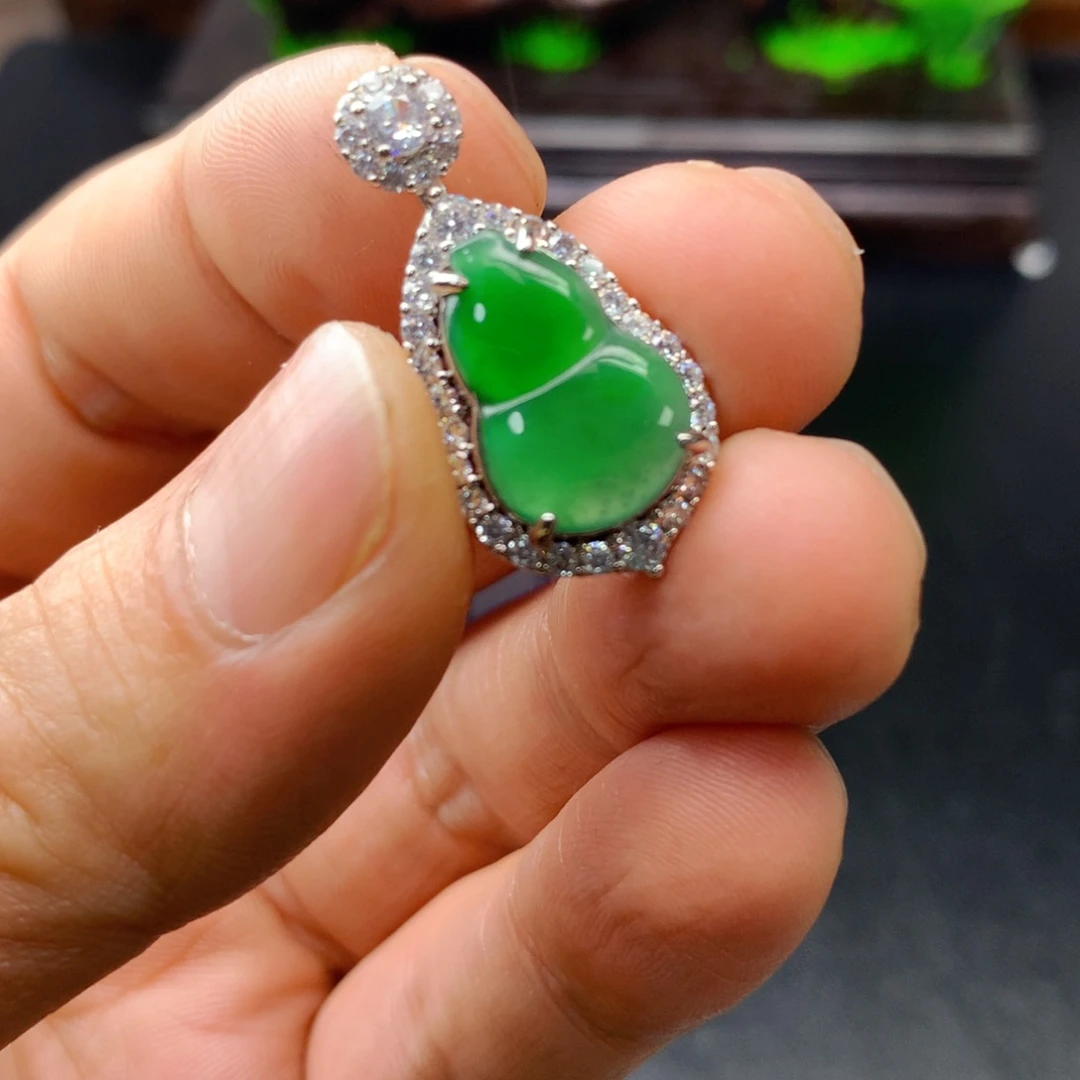 翡翠未镶嵌颈饰翡翠首饰和翡翠珠宝