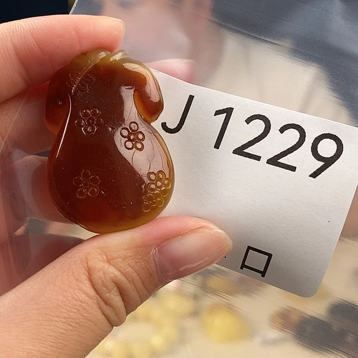 蜜蜡未镶嵌珠宝奇石