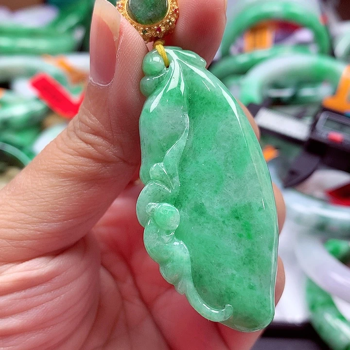 翡翠银S925镶嵌颈饰翡翠