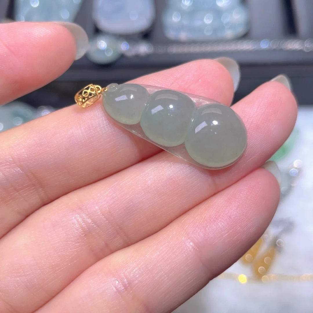 翡翠18K金镶嵌颈饰翡翠