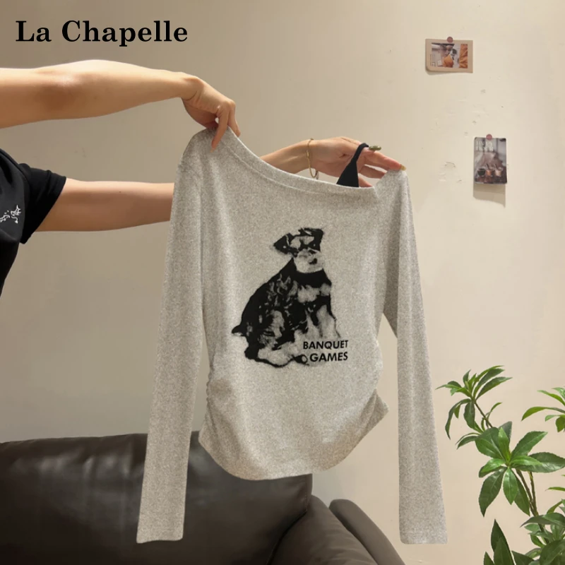 拉夏贝尔印花斜肩长袖T恤女2025早秋新款性感露肩拼接单肩带上衣