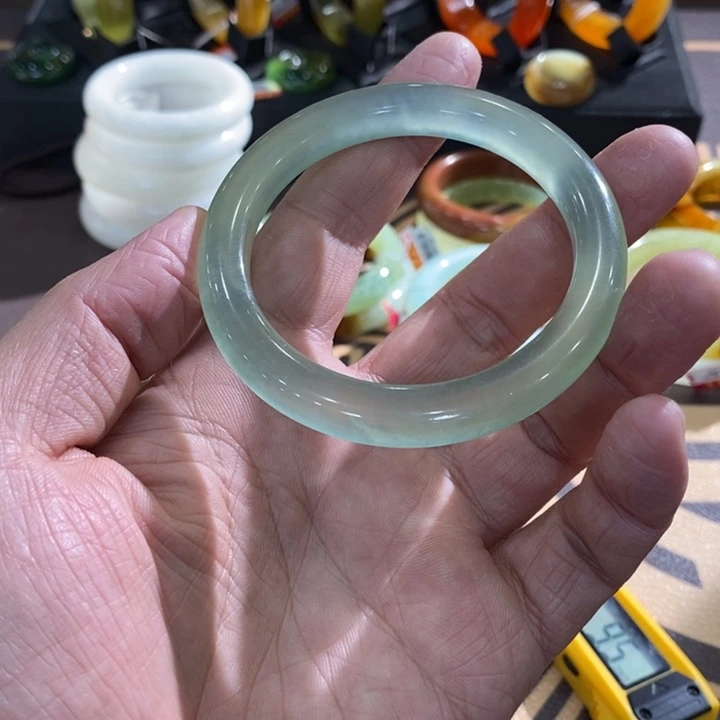 透闪石-蛇纹石玉未镶嵌手镯