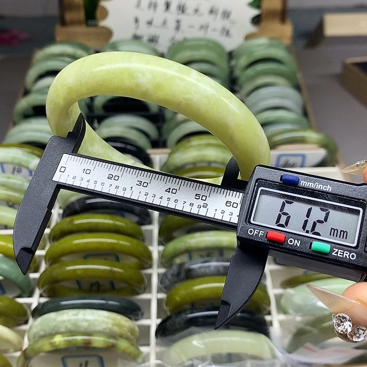 未镶嵌蛇纹石玉手镯39