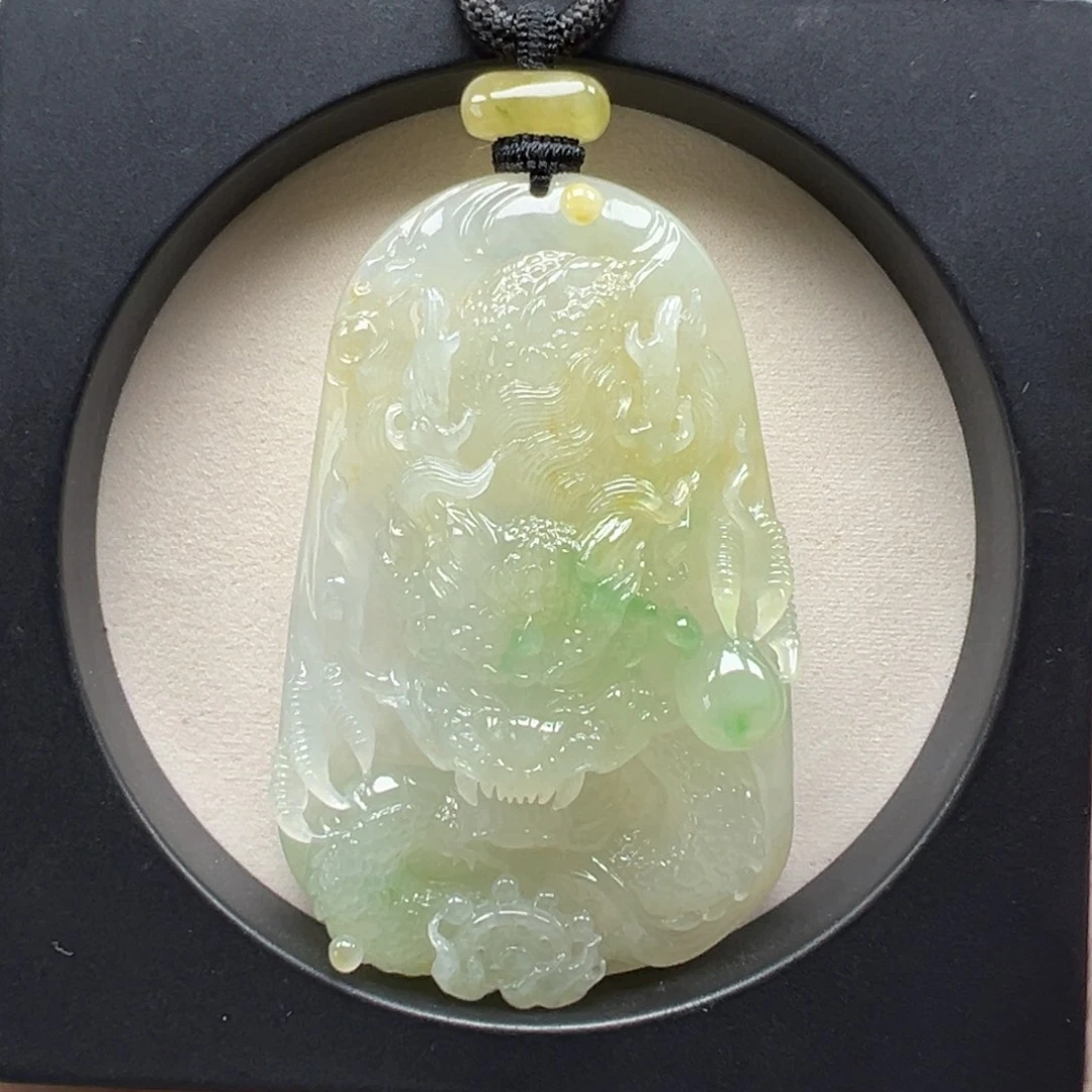 翡翠未镶嵌颈饰龙