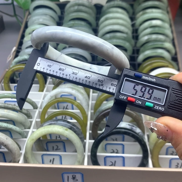 蛇纹石玉未镶嵌手镯7