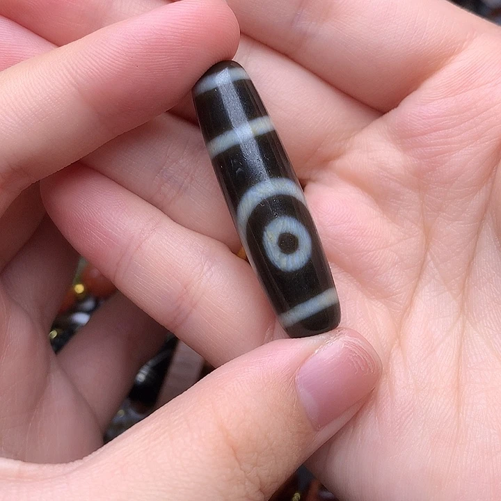 未镶嵌发一个玛瑙/玉髓