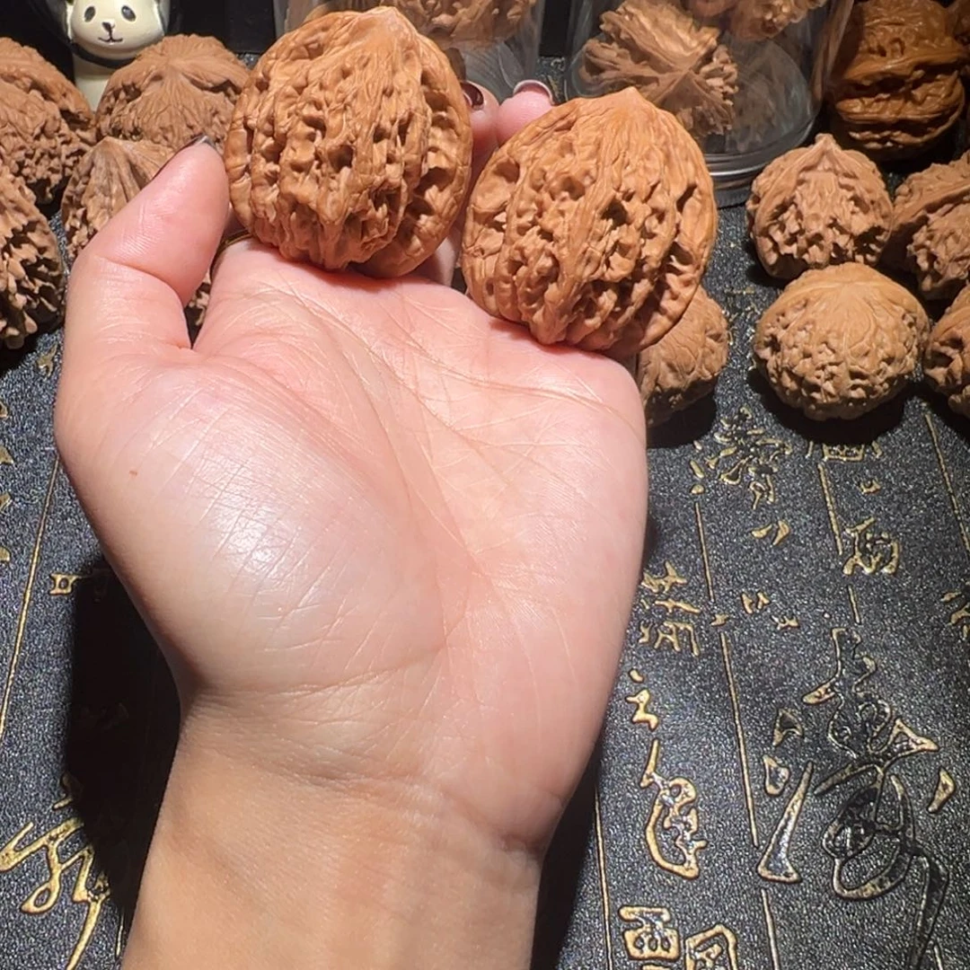 文玩核桃吊坠虎头39手把件50